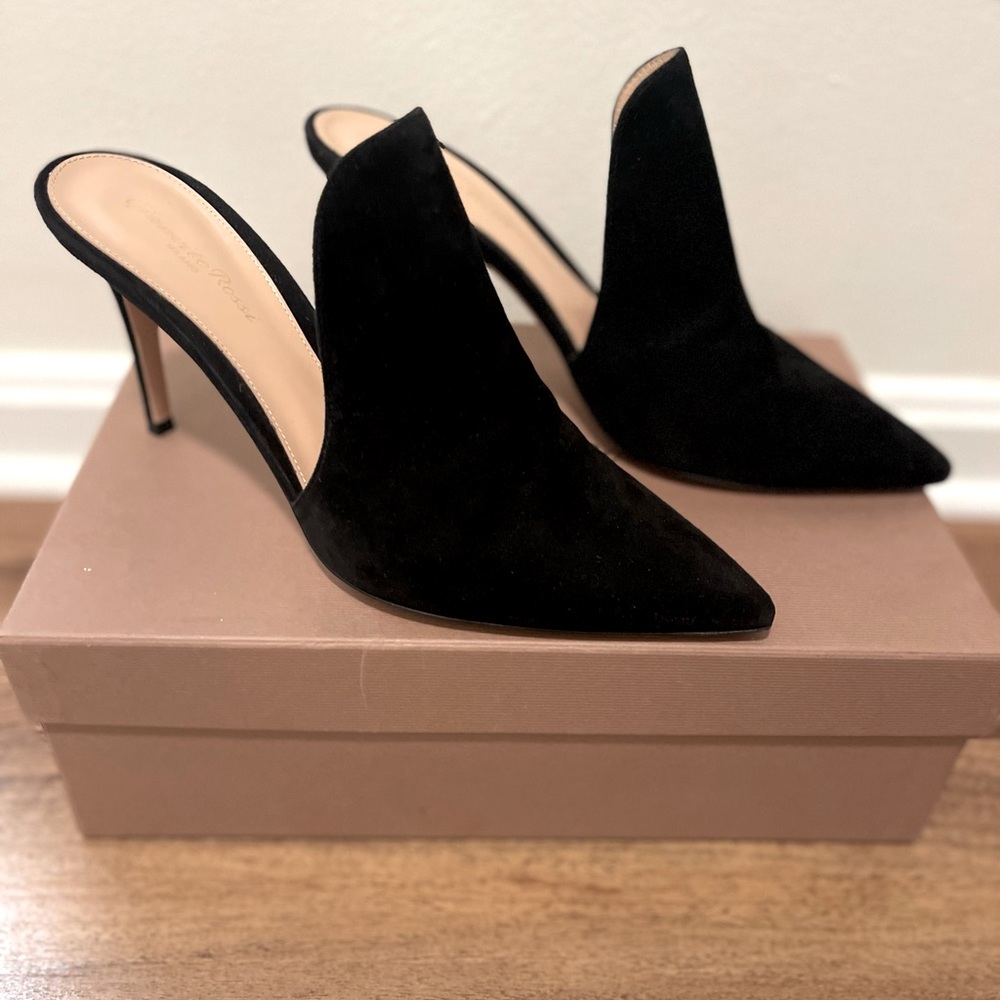 Gianvito Rossi black suede pumps
